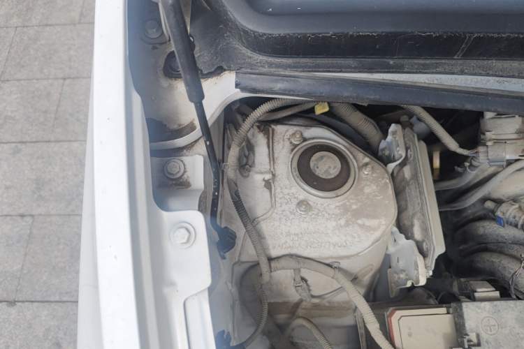 Used Wuling Hongguang V 2022 1.5L Enjoy Edition Hydraulic Power Steering LAR Engine Bay Right