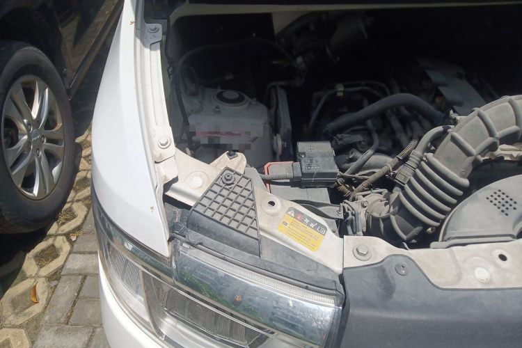 Used Wuling Hongguang V 2022 1.5L Jingqu Version Hydraulic Power Steering LAR Engine Bay Right