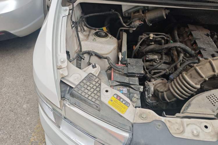 Used Wuling Hongguang V 2022 1.5L Jingqu Edition Electric-Assist LAR Engine Bay Right
