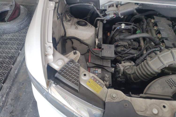 Used Wuling Hongguang V 2022 1.5L Jingqu Edition Electric-Assist LAR Engine Bay Right