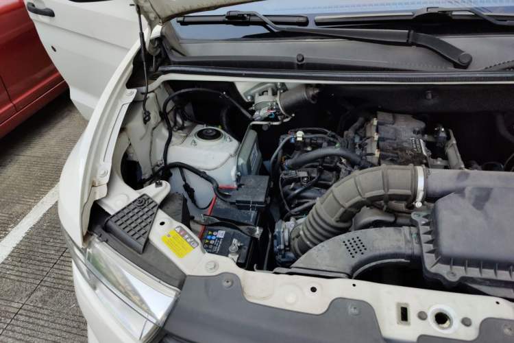 Used Wuling Hongguang V 2022 1.5L Jingqu Version Hydraulic Power Steering LAR Engine Bay Right