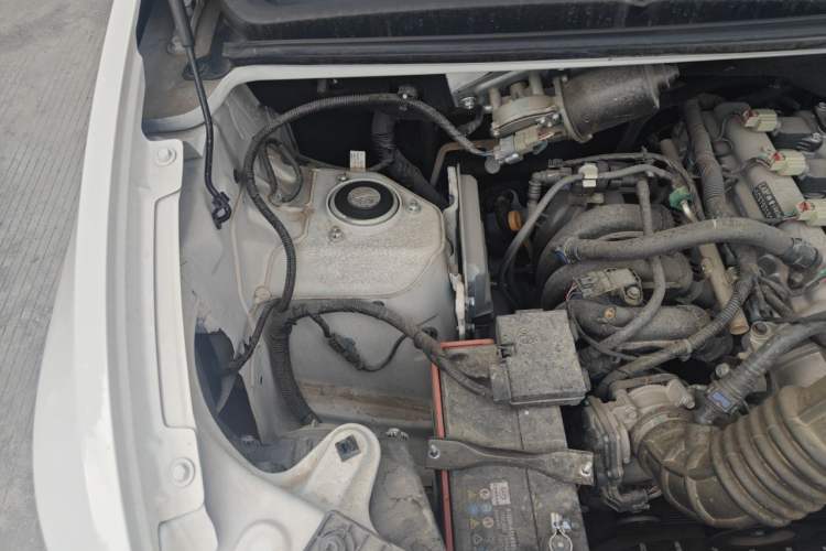 Used Wuling Hongguang V 2022 1.5L Enjoy Edition Electric-Powered LAR Engine Bay Right