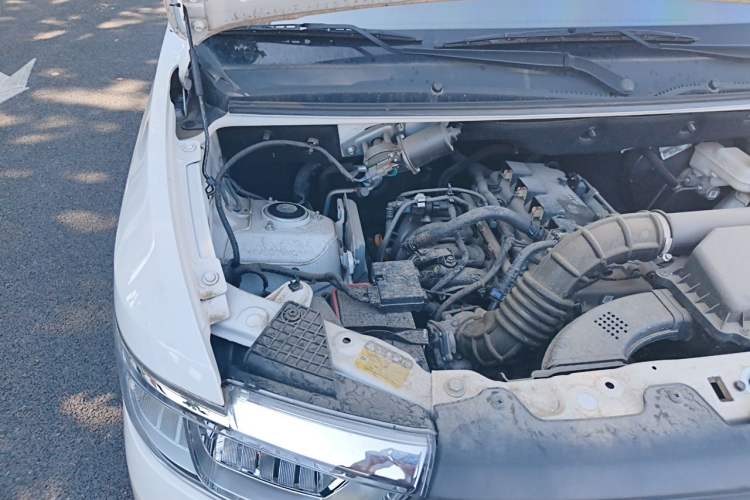 Used Wuling Hongguang V 2022 1.5L Jingqu Edition Electric-Assist LAR Engine Bay Right