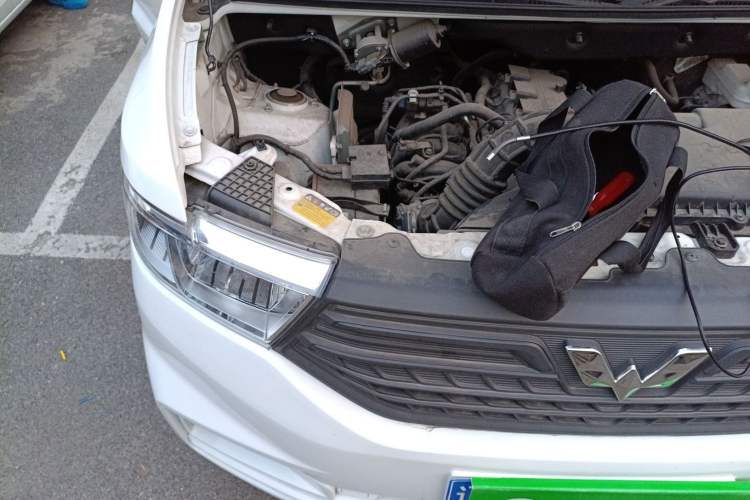 Used Wuling Hongguang V 2022 1.5L Jingqu Edition Electric-Assist LAR Engine Bay Right