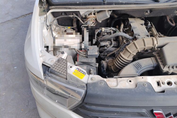 Used Wuling Hongguang V 2022 1.5L Jingqu Edition Electric-Assist LAR Engine Bay Right