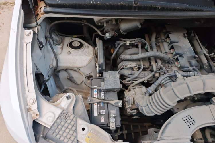 Used Wuling Hongguang V 2022 1.5L Jingqu Version Hydraulic Power Steering LAR Engine Bay Right