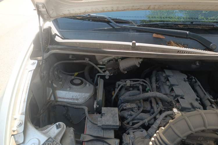 Used Wuling Hongguang V 2022 1.5L Jingqu Version Hydraulic Power Steering LAR Engine Bay Right