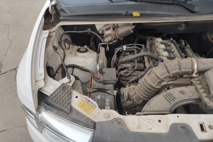 Used Wuling Hongguang V 2022 1.5L Jingqu Edition Electric-Assist LAR Engine Bay Right
