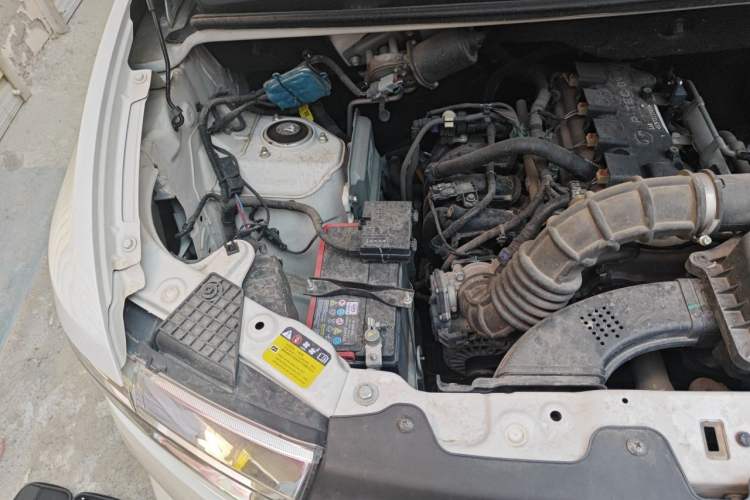 Used Wuling Hongguang V 2022 1.5L Jingqu Version Hydraulic Power Steering LAR Engine Bay Right