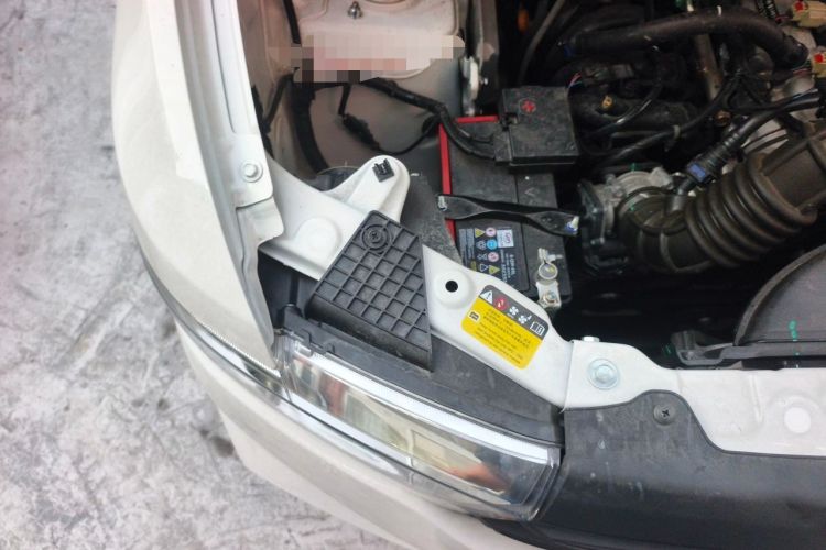 Used Wuling Hongguang V 2022 1.5L Jingqu Edition Electric-Assist LAR Engine Bay Right