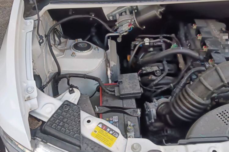 Used Wuling Hongguang V 2022 1.5L Jingqu Edition Electric-Assist LAR Engine Bay Right