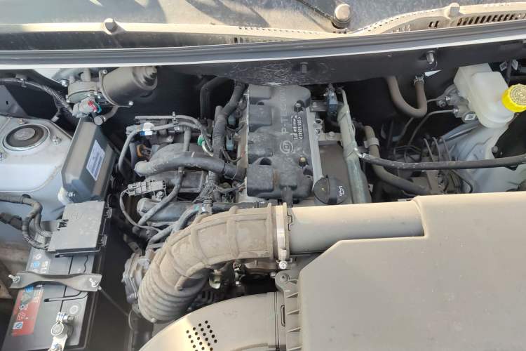 Used Wuling Hongguang V 2022 1.5L Jingqu Edition Electric-Assist LAR Engine Bay