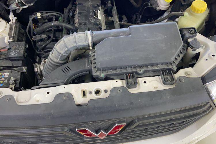 Used Wuling Hongguang V 2022 1.5L Jingqu Edition Electric-Assist LAR Engine Bay