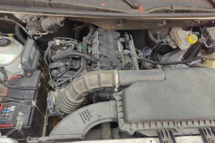 Used Wuling Hongguang V 2022 1.5L Jingqu Edition Enclosed-Window Vehicle with Electric Power Steering LAR Engine Bay