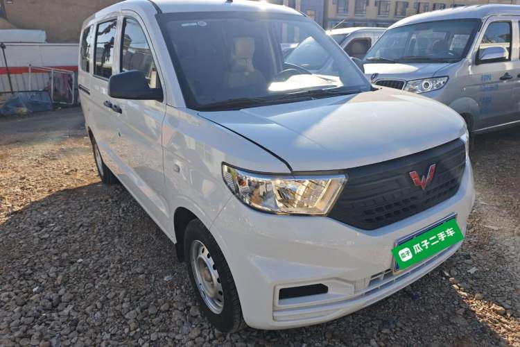 Used Wuling Hongguang V 2022 1.5L Jingqu Edition Electric-Assist LAR Exterior 1