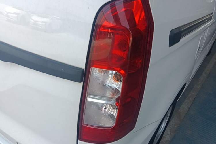 Used Wuling Hongguang V 2022 1.5L Jingqu Edition Electric-Assist LAR Exterior 3