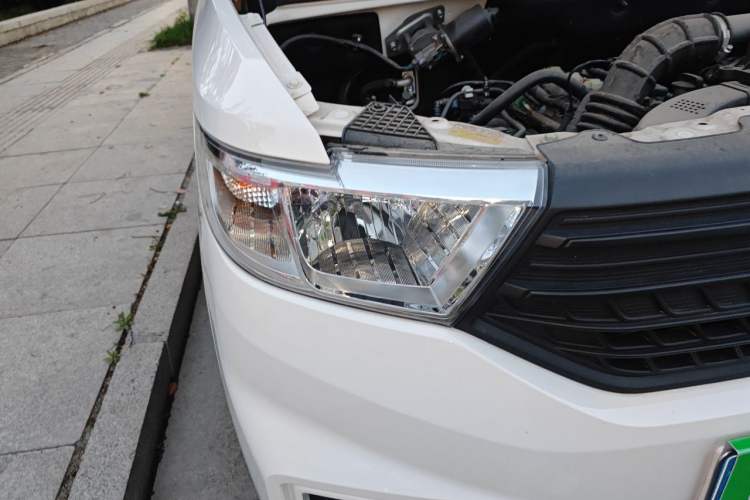 Used Wuling Hongguang V 2022 1.5L Jingqu Edition Electric-Assist LAR Exterior 3