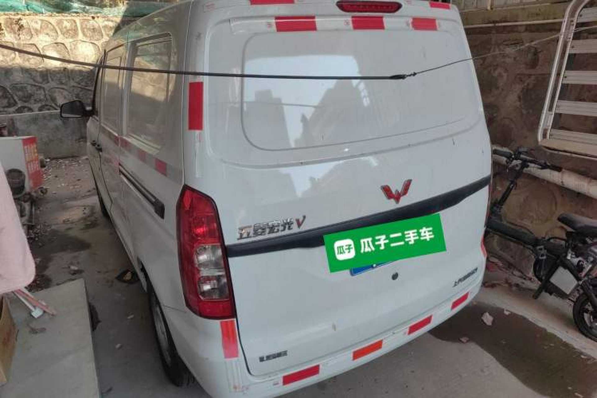 Used Wuling Hongguang V 2022 1.5L Jingqu Edition Enclosed-Window Vehicle with Electric Power Steering LAR Exterior 3