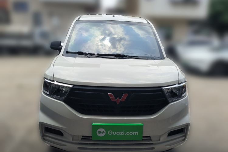 Used Wuling Hongguang V 2022 1.5L Jingqu Edition Enclosed-Window Vehicle with Hydraulic Power Steering LAR Front