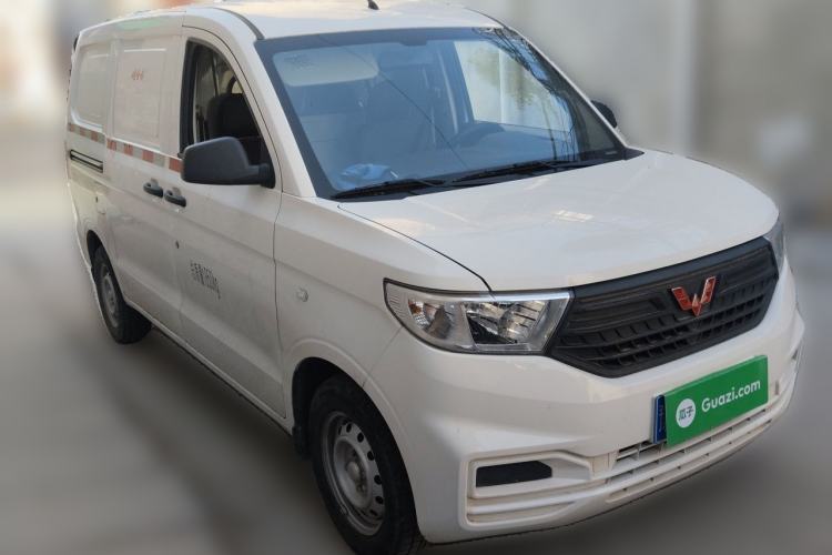 Used Wuling Hongguang V 2022 1.5L Jingqu Edition Enclosed-Window Vehicle with Hydraulic Power Steering LAR Front Right 45 Deg