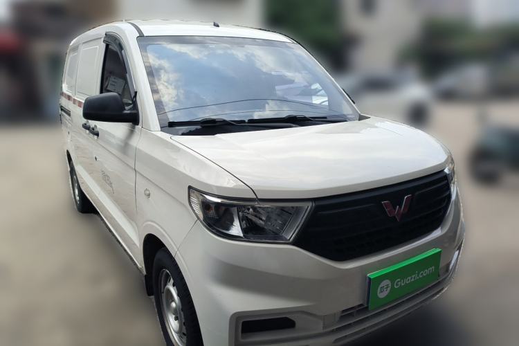 Used Wuling Hongguang V 2022 1.5L Jingqu Edition Enclosed-Window Vehicle with Hydraulic Power Steering LAR Front Right 45 Deg