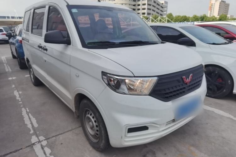 Used Wuling Hongguang V 2022 1.5L Jingqu Edition Electric-Assist LAR Front Right 45 Deg