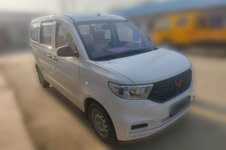 Used Wuling Hongguang V 2022 1.5L Jingqu Edition Electric-Assist LAR Front Right 45 Deg