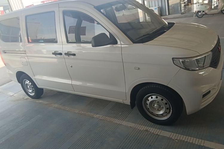Used Wuling Hongguang V 2022 1.5L Jingqu Edition Electric-Assist LAR Front Right 45 Deg