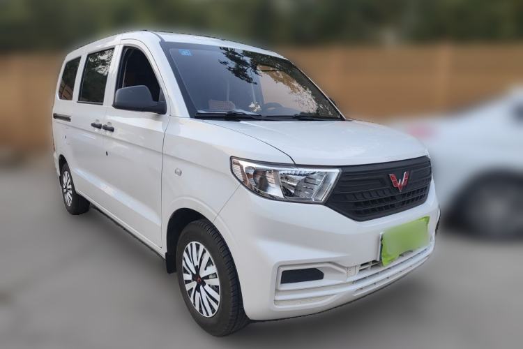 Used Wuling Hongguang V 2022 1.5L Jingqu Edition Electric-Assist LAR Front Right 45 Deg