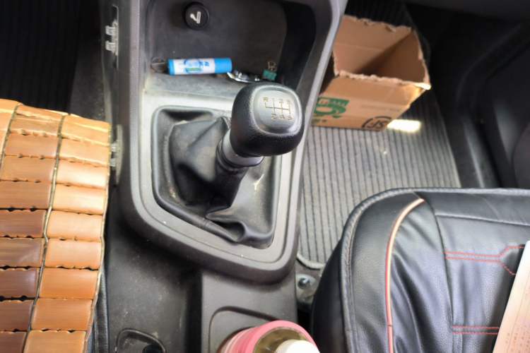 Used Wuling Hongguang V 2022 1.5L Jingqu Edition Enclosed-Window Vehicle with Hydraulic Power Steering LAR Gear Lever