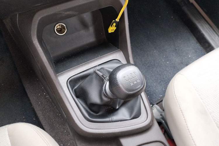 Used Wuling Hongguang V 2022 1.5L Jingqu Version Hydraulic Power Steering LAR Gear Lever
