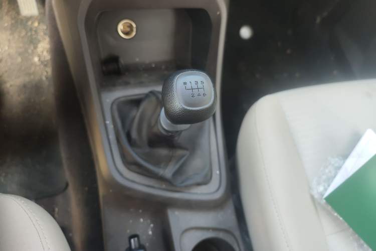 Used Wuling Hongguang V 2022 1.5L Jingqu Edition Electric-Assist LAR Gear Lever