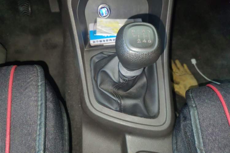 Used Wuling Hongguang V 2022 1.5L Jingqu Edition Electric-Assist LAR Gear Lever