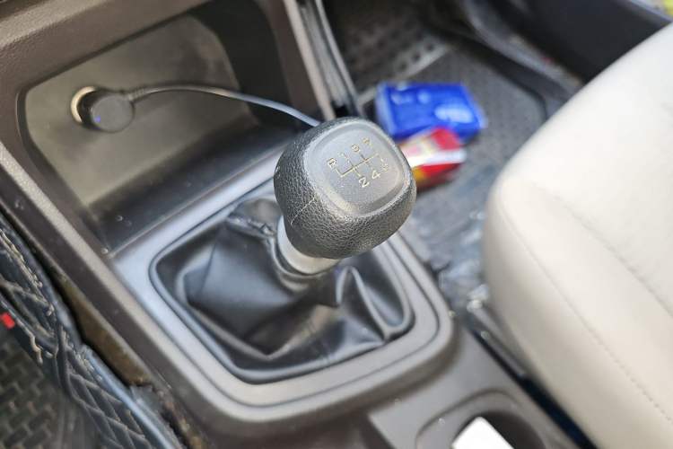 Used Wuling Hongguang V 2022 1.5L Jingqu Version Hydraulic Power Steering LAR Gear Lever