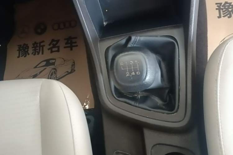 Used Wuling Hongguang V 2022 1.5L Jingqu Edition Electric-Assist LAR Gear Lever
