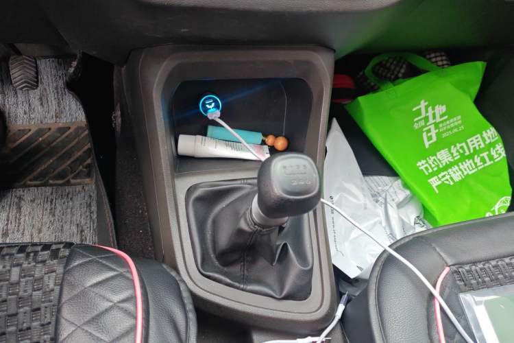 Used Wuling Hongguang V 2022 1.5L Jingqu Edition Electric-Assist LAR Gear Lever