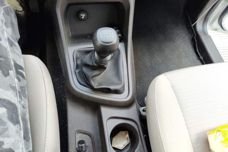 Used Wuling Hongguang V 2022 1.5L Jingqu Version Hydraulic Power Steering LAR Gear Lever