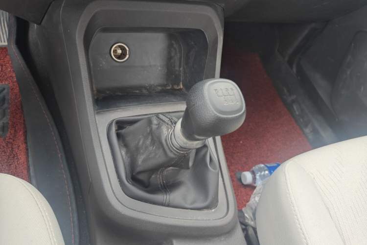 Used Wuling Hongguang V 2022 1.5L Enjoy Edition Electric-Powered LAR Gear Lever