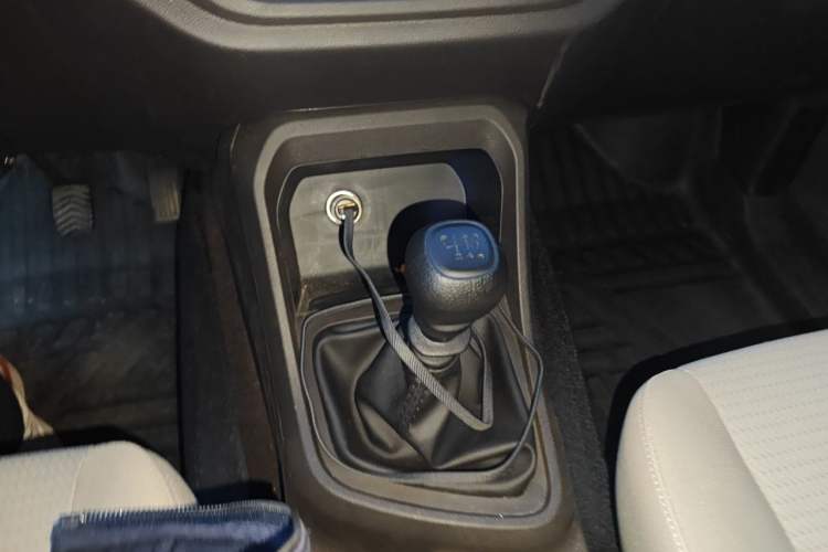 Used Wuling Hongguang V 2022 1.5L Jingqu Edition Electric-Assist LAR Gear Lever