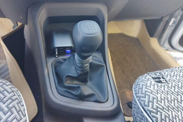Used Wuling Hongguang V 2022 1.5L Jingqu Edition Electric-Assist LAR Gear Lever