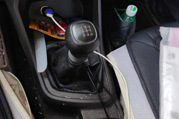 Used Wuling Hongguang V 2022 1.5L Jingqu Edition Electric-Assist LAR Gear Lever