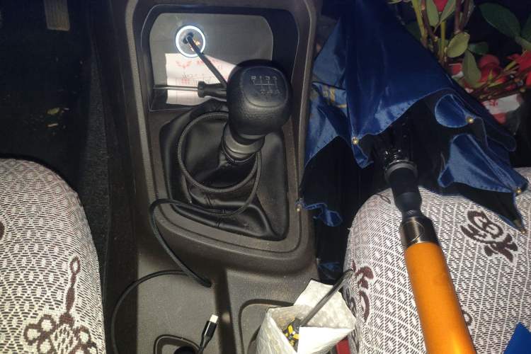 Used Wuling Hongguang V 2022 1.5L Jingqu Version Hydraulic Power Steering LAR Gear Lever