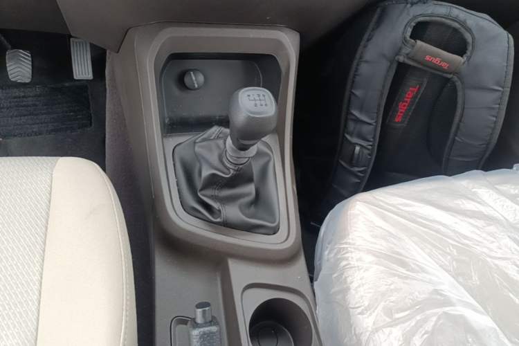 Used Wuling Hongguang V 2022 1.5L Jingqu Edition Electric-Assist LAR Gear Lever