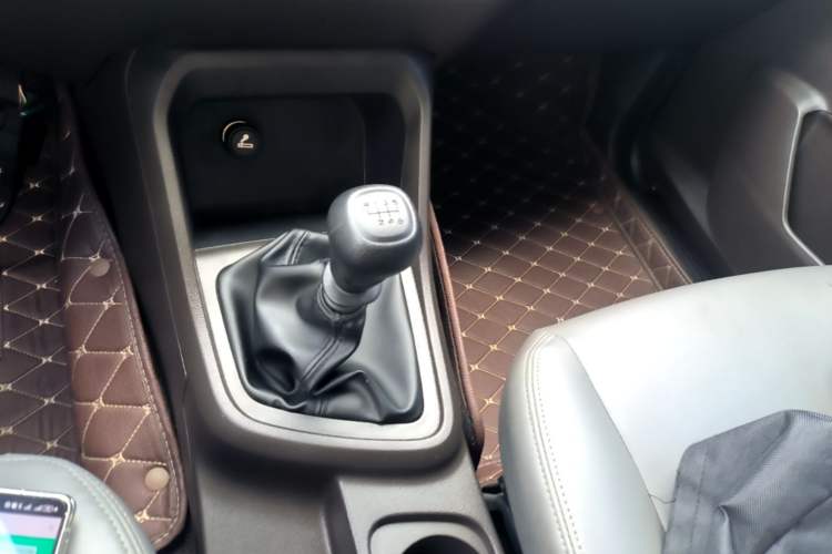 Used Wuling Hongguang V 2022 1.5L Enjoy Edition Electric-Powered LAR Gear Lever
