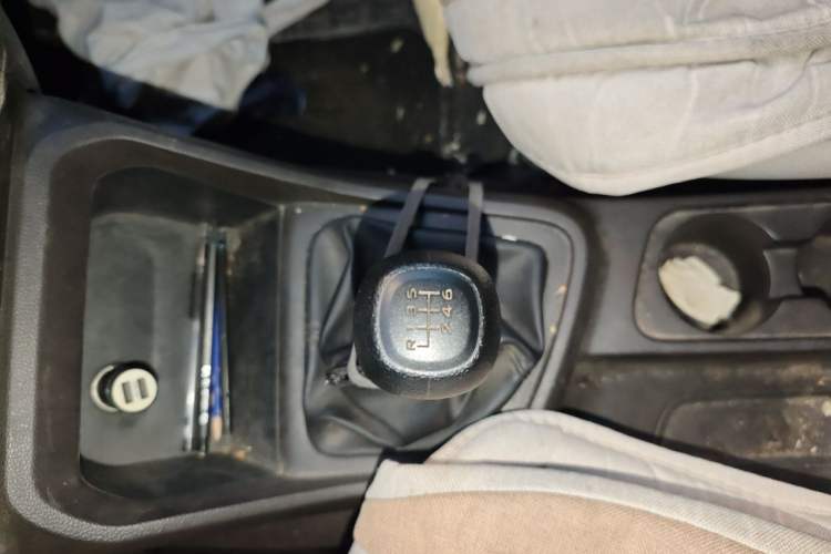 Used Wuling Hongguang V 2022 1.5L Jingqu Version Hydraulic Power Steering LAR Gear Lever