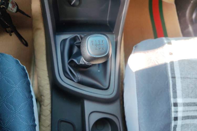 Used Wuling Hongguang V 2022 1.5L Jingqu Edition Electric-Assist LAR Gear Lever