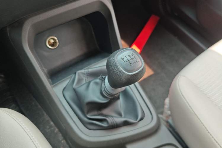 Used Wuling Hongguang V 2022 1.5L Jingqu Edition Electric-Assist LAR Gear Lever