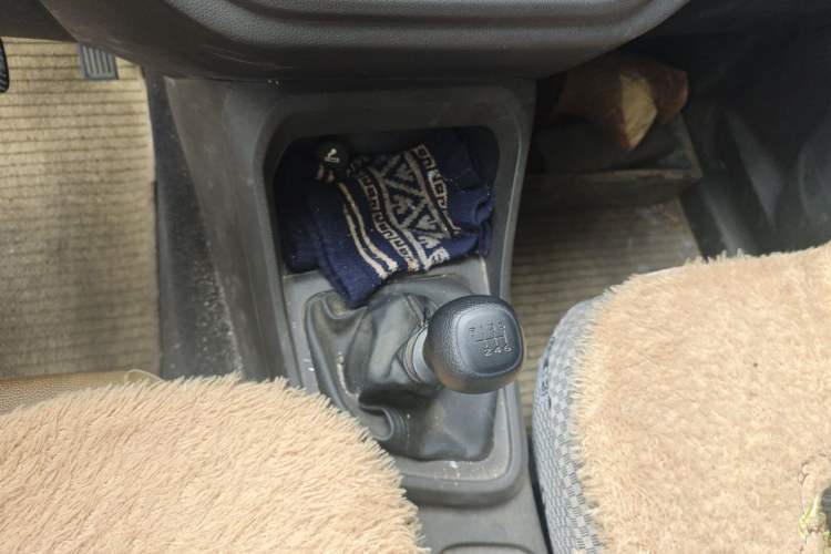 Used Wuling Hongguang V 2022 1.5L Jingqu Edition Electric-Assist LAR Gear Lever