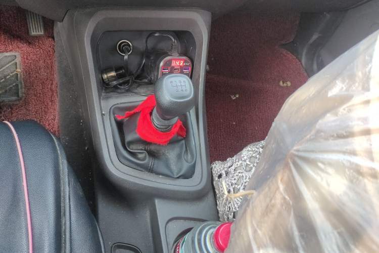 Used Wuling Hongguang V 2022 1.5L Jingqu Edition Enclosed-Window Vehicle with Hydraulic Power Steering LAR Gear Lever