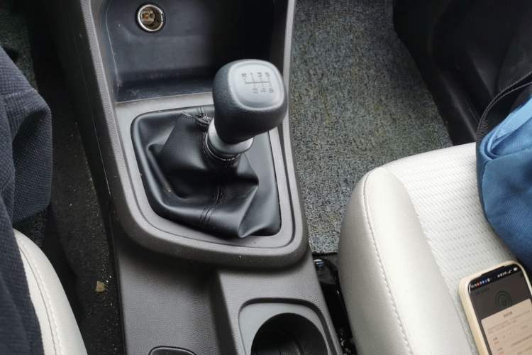 Used Wuling Hongguang V 2022 1.5L Jingqu Edition Electric-Assist LAR Gear Lever